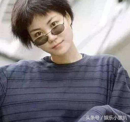 王菲20年前旧照曝光，身上穿的竟全是2018潮流爆款?