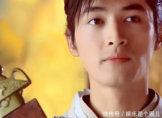 胡歌经纪人开除一事却牵出恋情，网友纷纷送上祝福：总算有人疼啦