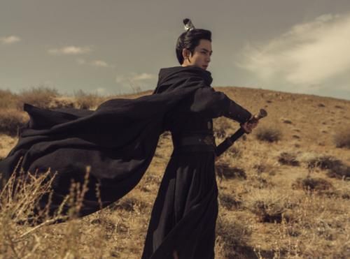 『流量』这部剧开光了吧，杀青4年没播出，主演们却已经从新人熬成了当红流量！