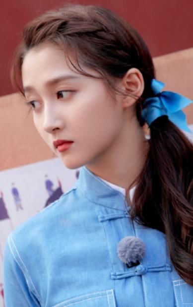 关晓彤自曝第一个网名叫啥,四个字让人难开口