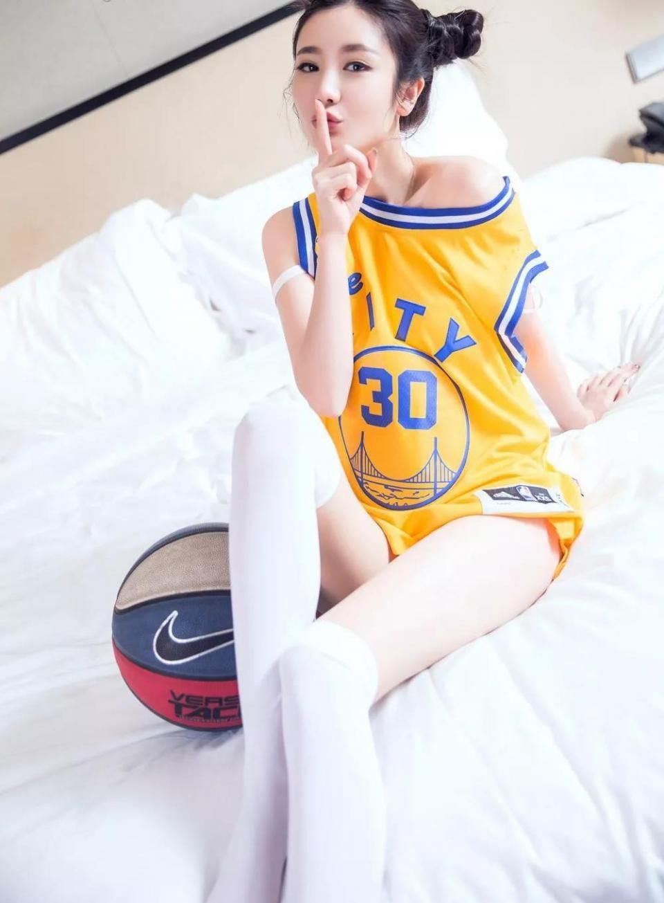 人像摄影：小姐姐玩起球来萌萌哒