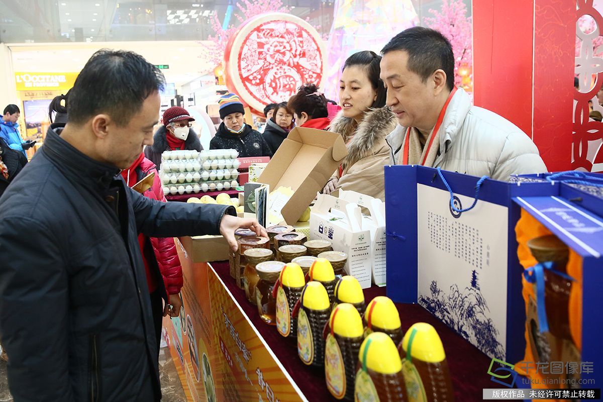 北京门头沟带“特色年货”到西城拜大年
