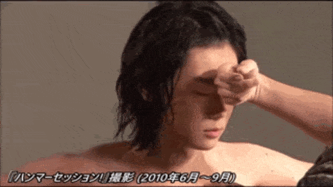  溺水小刀■小松菜奈感情曝出！敢和权志龙“抢”女性的还有谁？