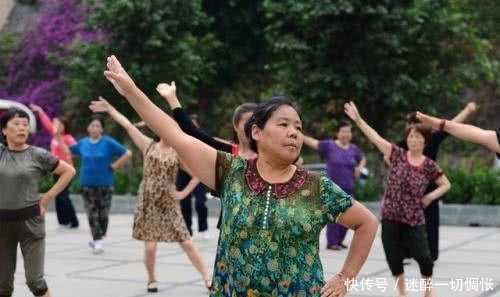 中国和日本退休老人的生活有什么不同看看日本的街头就明白了