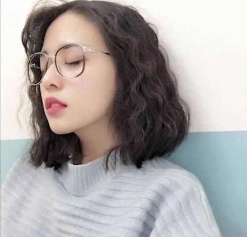  「女人」女人40岁以后，这些发型建议别留，太显老了！