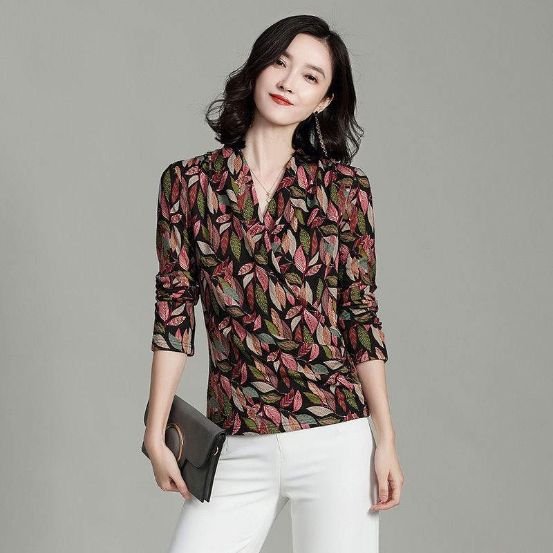 不是我吹!妈的衣品确实高，瞧她新买的小衫，配烟管裤，洋气贼美