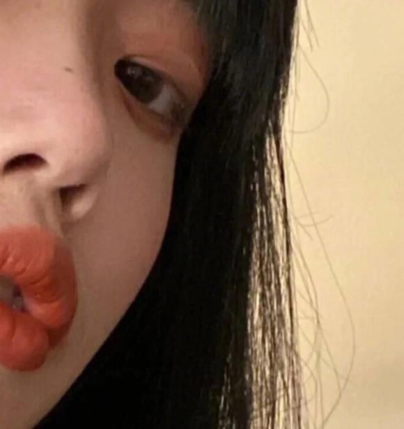  举动|经常对嘴唇做这3举动的女孩，会变得“越来越俊”，迟早比校花还美