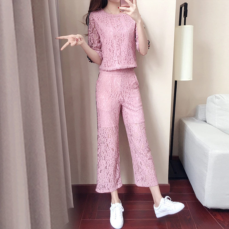 哇!头一次见这么漂亮的蕾丝套装，比连衣裙洋气百倍，满满女人味