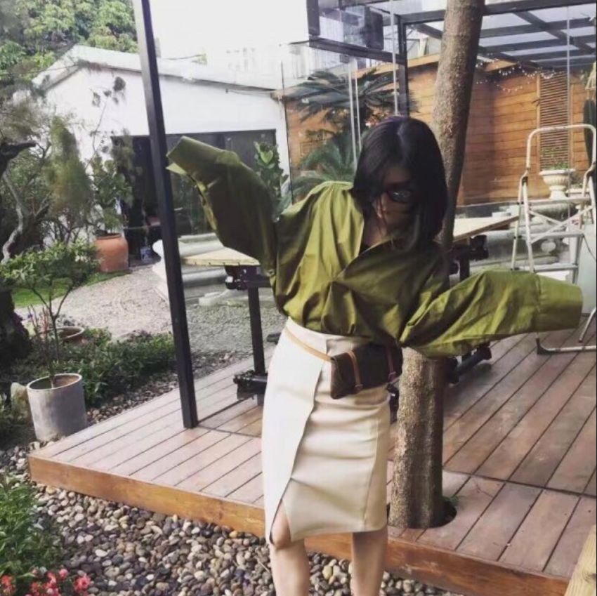 热巴缝深V领,杜鹃球鞋穿得有点皮!要嫁杰森哥的女人每一秒都美!