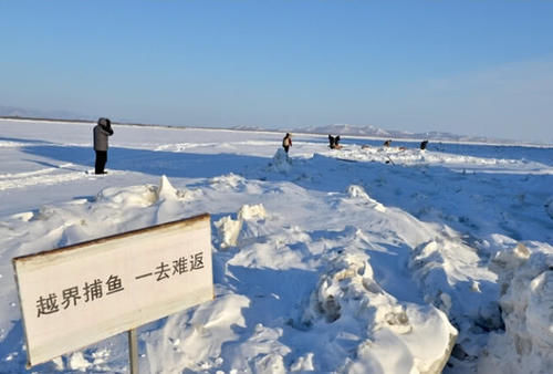 『拨杆洞』北方沿袭至今的“冬捕”那时候鲤鱼是最贵的鱼,2毛4一斤
