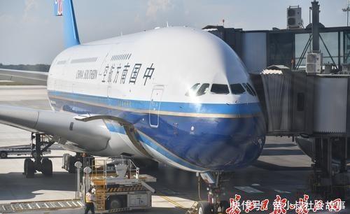  「高空」武汉妹子担任大兴机场首航乘务长，万米高空说起家乡话