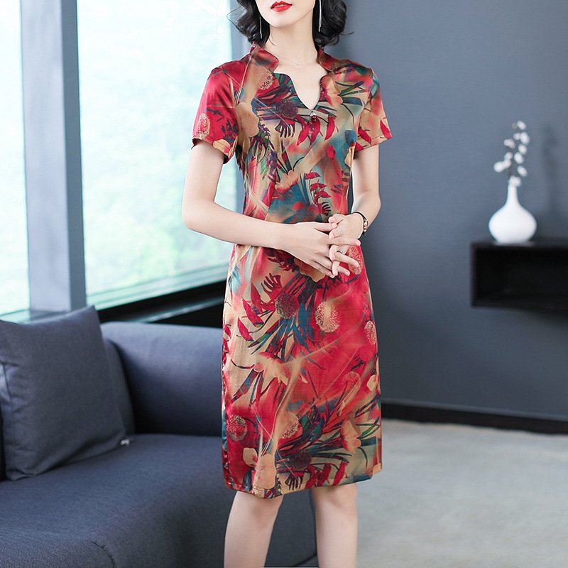 49妈妈真会打扮，穿刚上新套装+A字裙，优雅大方，一点不像中年人