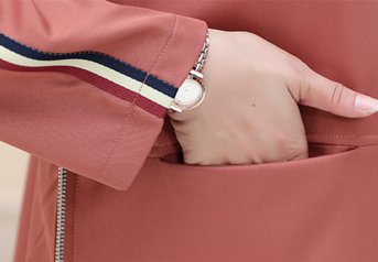 谁说秋装外套不时髦了?瞧瞧下面这些中老年风衣,洋气又减龄显瘦