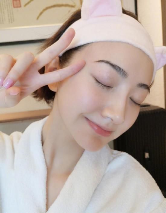 药店常见的它，用它睡前涂一涂，祛斑3天，肌肤美白嫩出水来