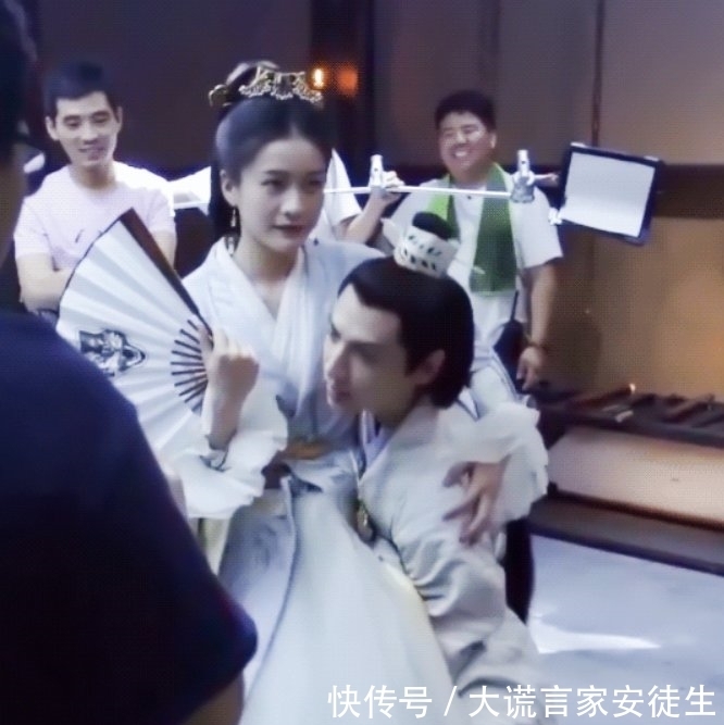  「张雪迎」同样是公主抱，罗云熙抱张雪迎和抱杨紫却完全不同，表情太扎心了