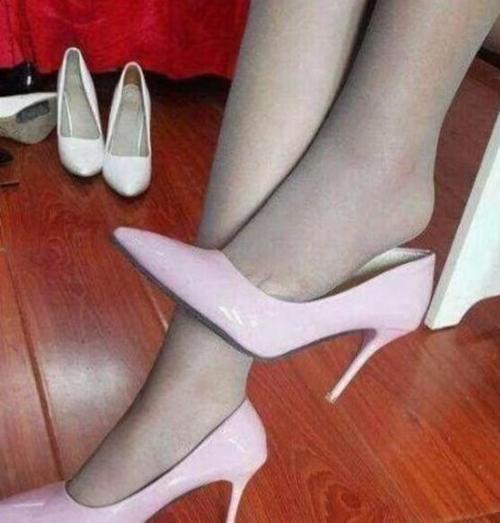 尖头高跟鞋:性感又有气质,带给你唯美迷人的细跟体验!