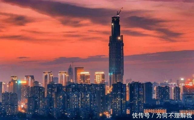  「上海中心大厦」上海“第一高楼”总高632米，耗时十年，顶楼风景真好