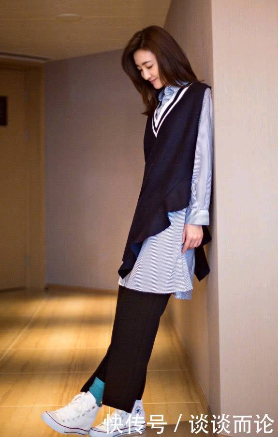 王丽坤若隐若现的这身衣服穿着太有味,美女们跪求同款链接