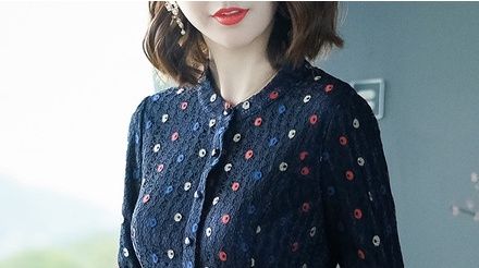 有一种高贵叫:“大牌”秋裙,45岁的老婆穿上身,洋气太显嫩