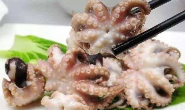  『毛蛋』被外国人“误解”的4种美食，口味独特异味重，中国吃货吃的贼香