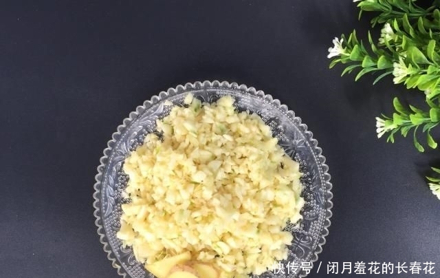  『常见』用这种常见东西做鱼的饵，学会了这种方法，连杆上鱼不是梦