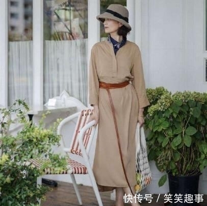 「中年」女人到了中年,要想显得年轻,今年秋天得舍得穿“它们”!