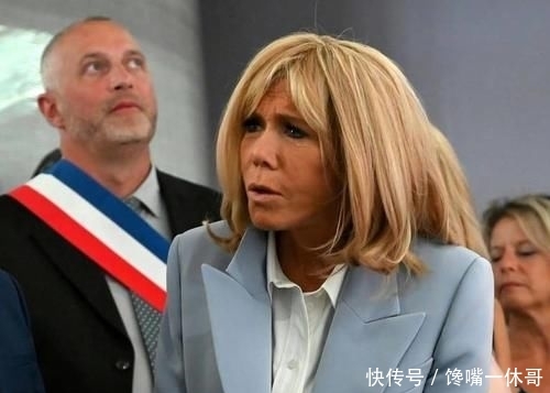  【气质】法国第一夫人布丽吉特高调亮相，白衬衫配西装大衣，66岁气质惊艳