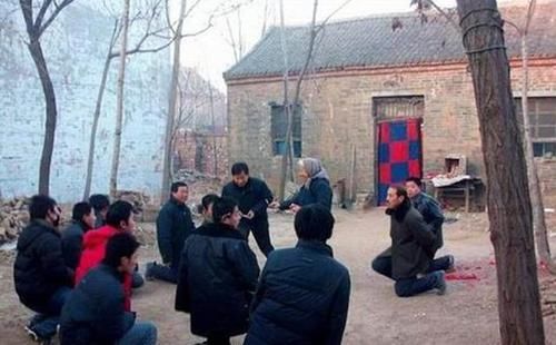  「住人」俗语：老屋住人百年不塌，无人居住五年就塌，人气真有