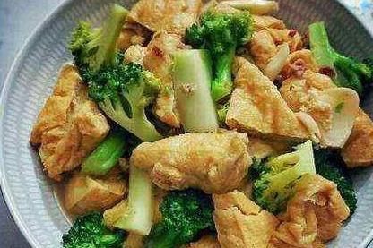 「家常菜」西兰花油豆腐,蒜香回锅肉,豉香带鱼的做法这几道家常菜的做法