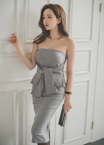 街拍：穿着修身妩媚的小姐姐，女人这样才精致！