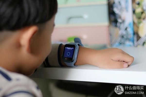 阿巴町 V600A儿童智能手表:IPX7防水+支付宝零钱管理
