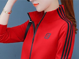 刚入秋，别着急买皮衣，70后女人都在穿这“卫衣”，穿出清新感