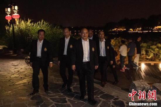  「代表」香港警队代表游览北京王府井