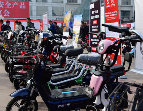 新国标电动车上市就滞销？厂家新车积压，网友：我得为我安全着想