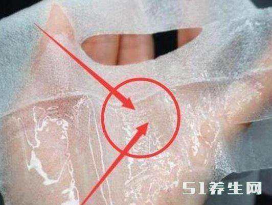 面膜里的那层塑料纸是什么?很多人都扔掉了,难怪天天敷没效果！原