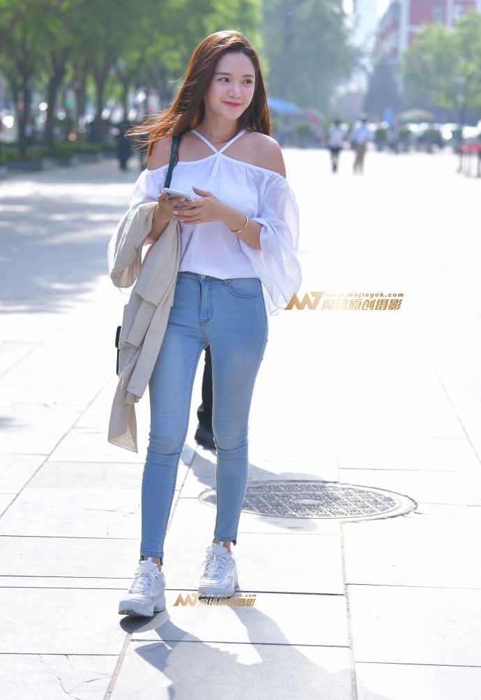 清新可人的牛仔裤小姐姐