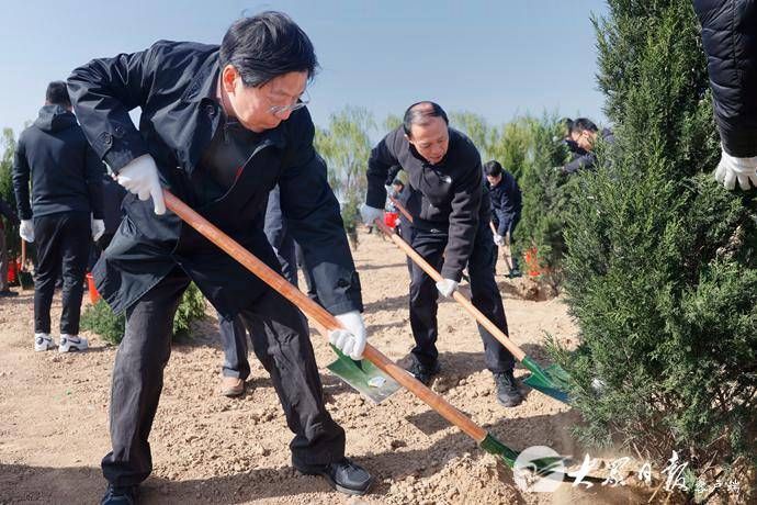  「济南」军地领导在济参加义务植树活动