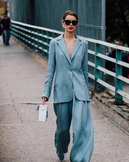  『打造』运用经典色打造时髦造型!早春实用穿搭指南,你最pick哪一套