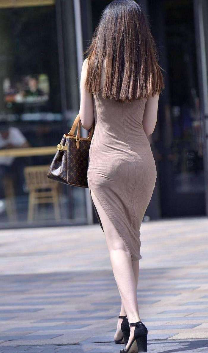 街拍: 身材浑圆, 紧身包臀裙, 背影很好看