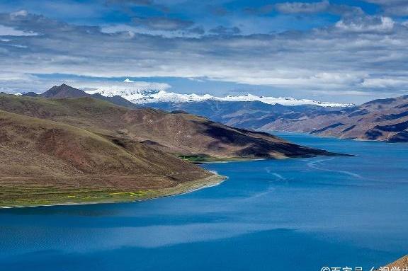 川藏线：背包女在哭泣，为何搭车这么难？老司机说出了原因