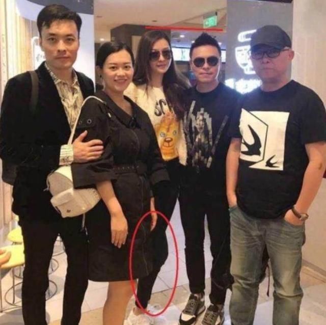 她强壮到把甄子丹给拎起来,后嫁开塑料厂男友