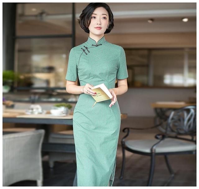 有一种情怀叫“中国旗袍”，高雅又有女人味，30岁的女人穿最合适