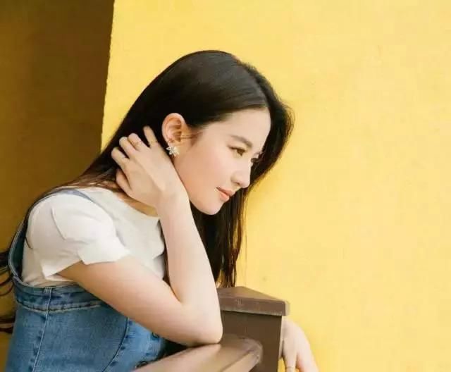 杨紫与朴信惠同框比美!一直被指颜值不高的她，这次靠珠宝逆袭?