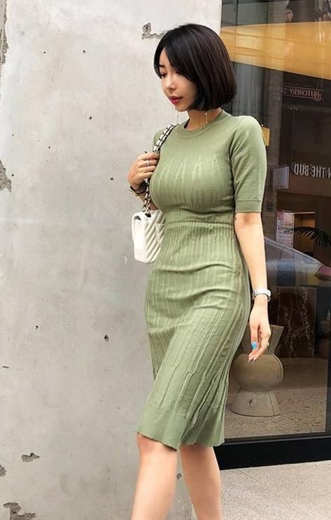 这套衣服是棉制的裙子的颜色,即使织物的衣服