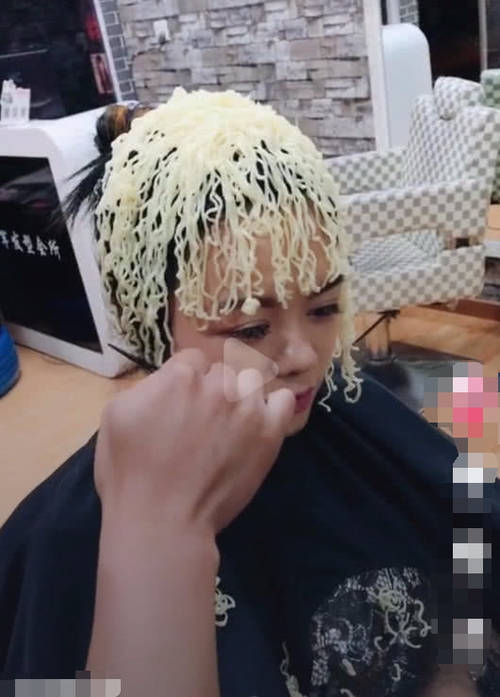 小姐姐剪最火发型，看第一眼就笑喷了，网友：饿了直接抓来吃