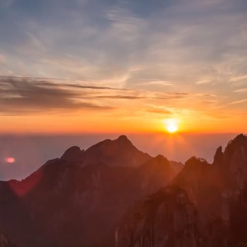 黄山,一个明知人多但还是要去的景区,适合用美景来舒缓自己压力