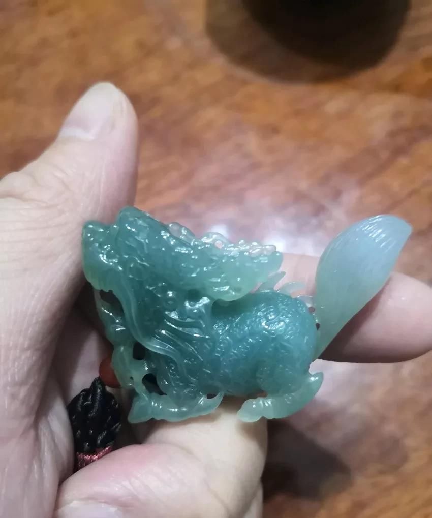  「危料」2万多买的翡翠麒麟！究竟是油青翡翠？还是危料？