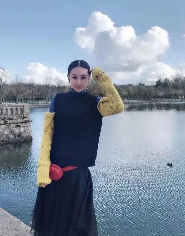 高俊芳被抓后看守所里的照片首次流出，漂亮儿媳微信账号删帖忙