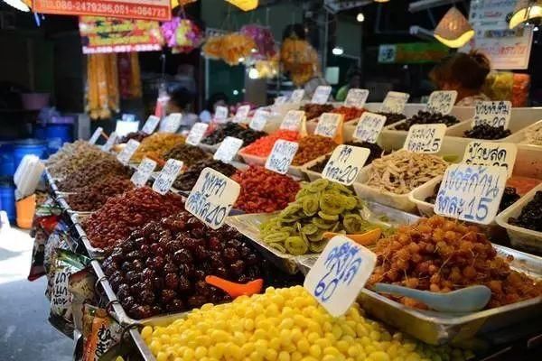 曼谷致命吸引力正是热带风光、佛教文化、民间风俗三者的叠加