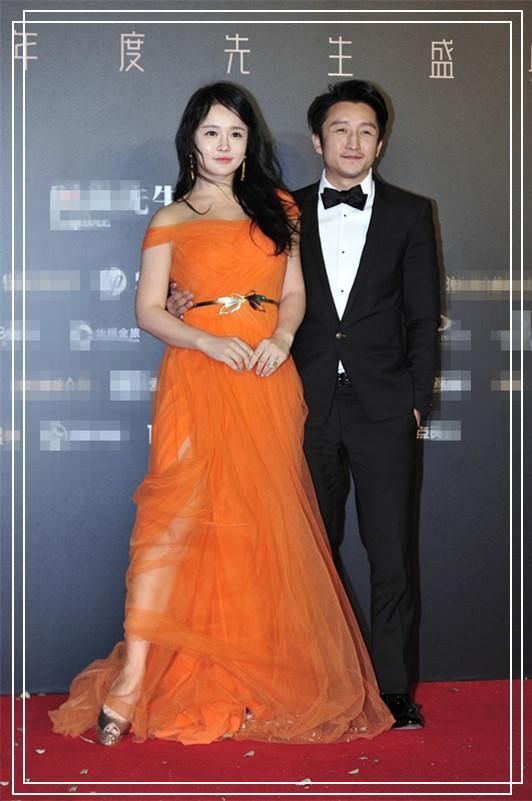 冉莹颖够狠！低腰裤配小背心狂秀小蛮腰，网友：邹市明咋放心的？